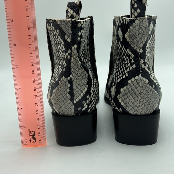 Marc Fisher python snake print ankle boots pointed toe size 7 black white cream - Picture 5 of 6